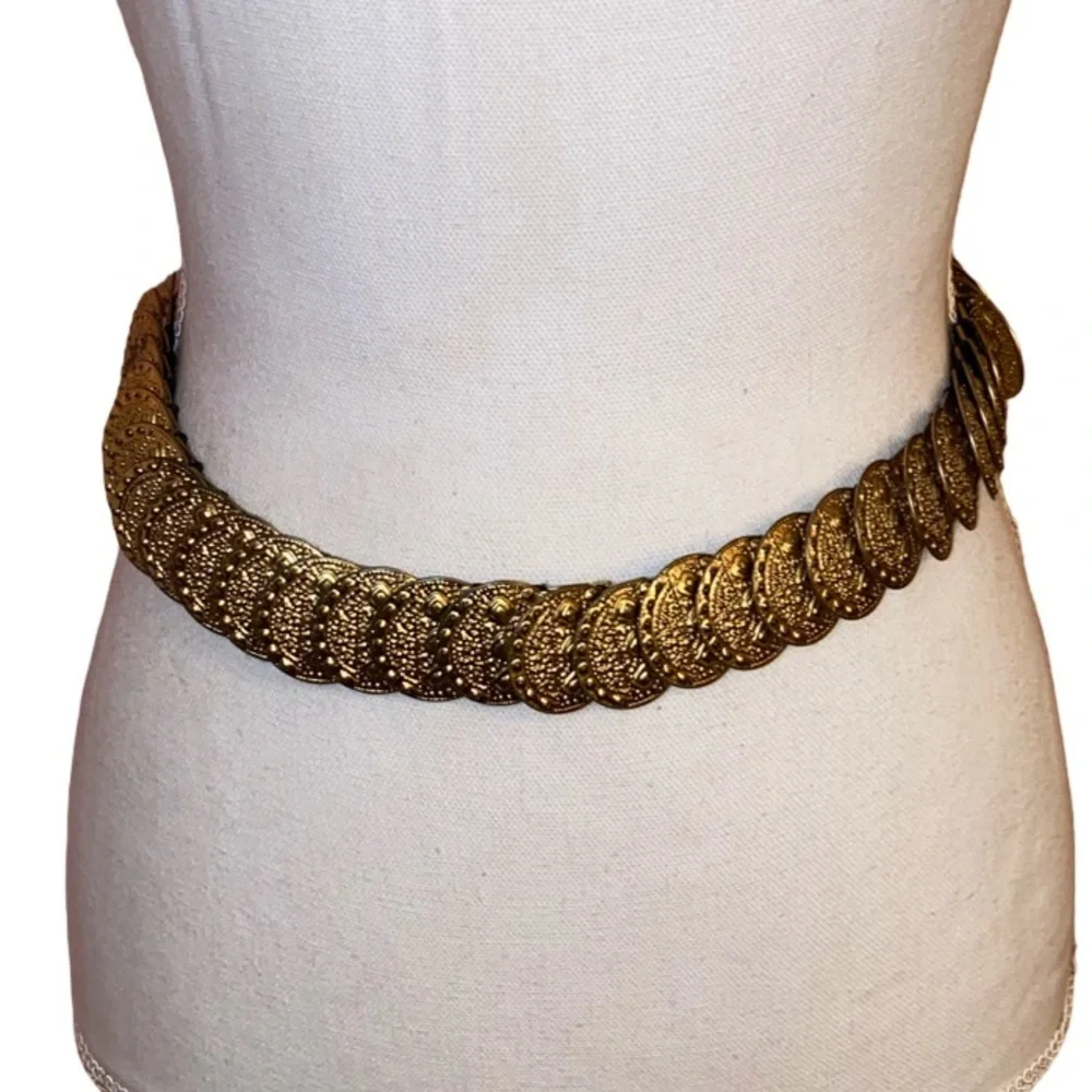 VINTAGE Elastic Medallion Coin Belt in Gold (Tone)